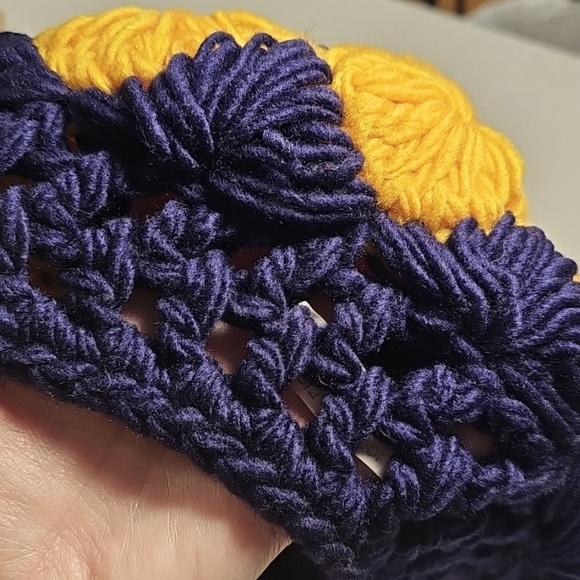 Vtg English Village Navy and Yellow Crochet Beret - Picture 5 of 9